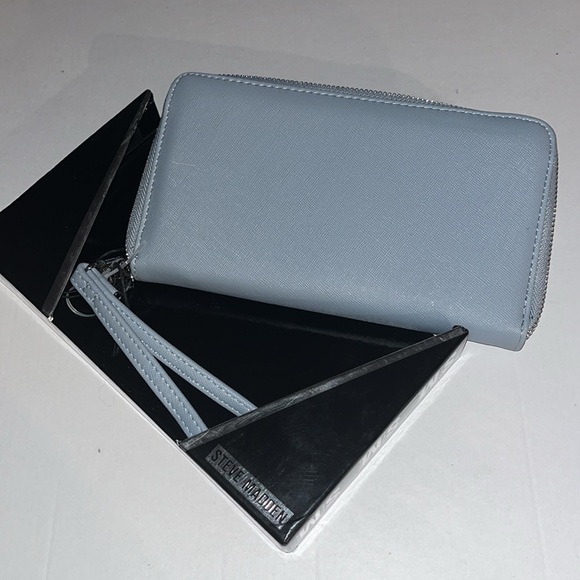 Steve Madden Light Powder Blue Textured Wristlet - Picture 5 of 8